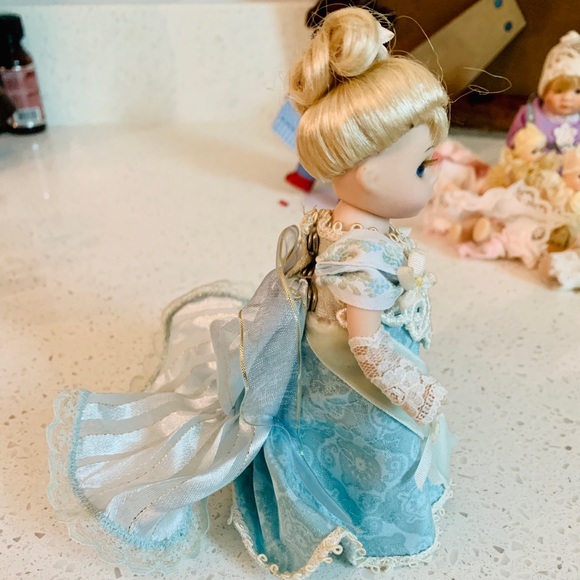 Ceramic blonde doll - Picture 4 of 5